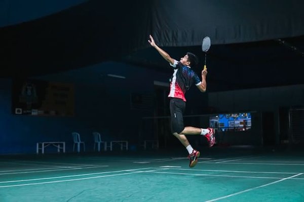 Qual è la migliore tecnica per perfezionare il tuo smash nel badminton?